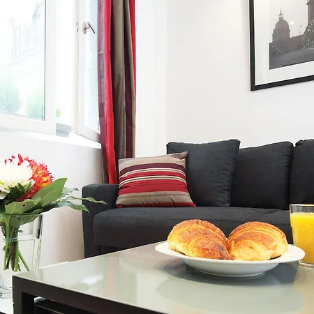 Cosy Junior In Le Marais Paris